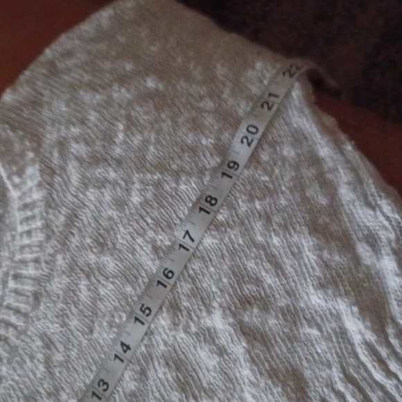 🌺Guess White Crew Neck Sweater with Textured Knit - Picture 5 of 12